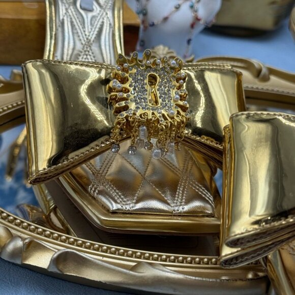 🆕 GIANNI BINI 🧿 NWOB Peeka Patent Gold Metallic Keyhole Ornament Sandal, Sz 7 - Picture 16 of 16